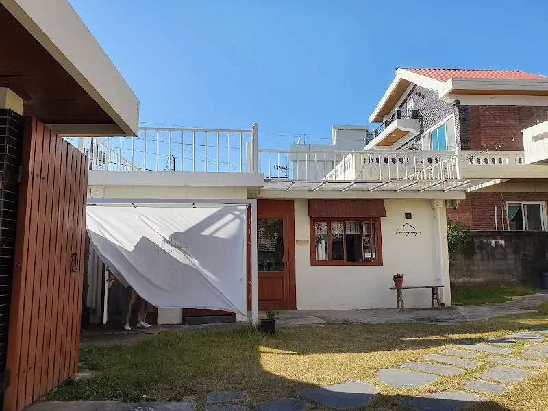 카페 외부 전경