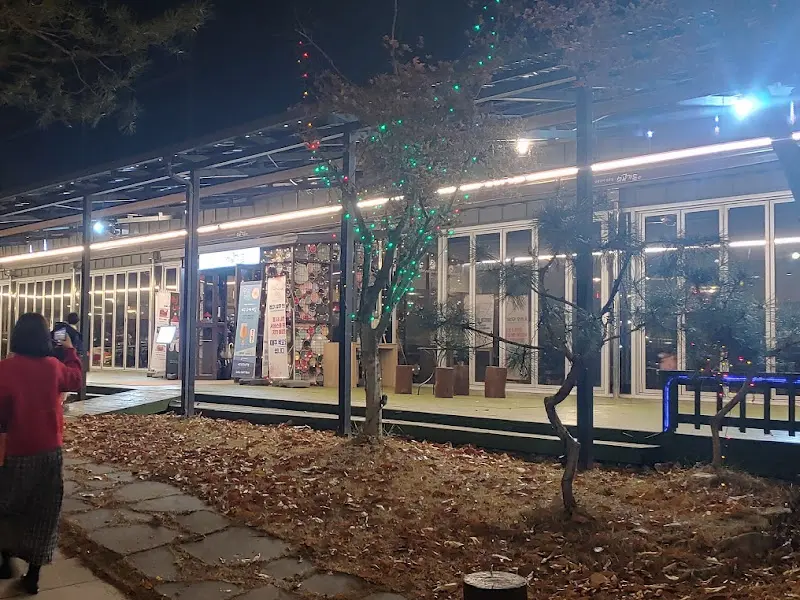 수곡가든 옆에 위치한 분위기 좋은 카페