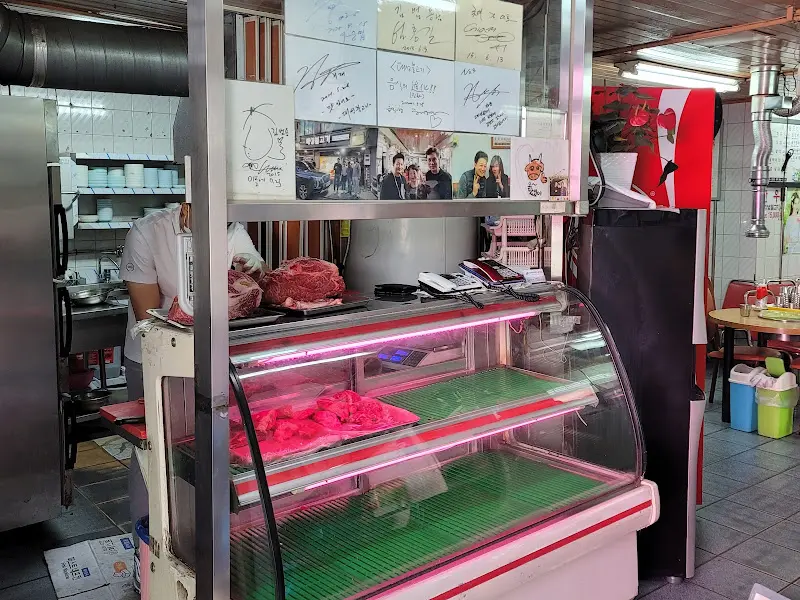 대성불고기 내부 쇼케이스