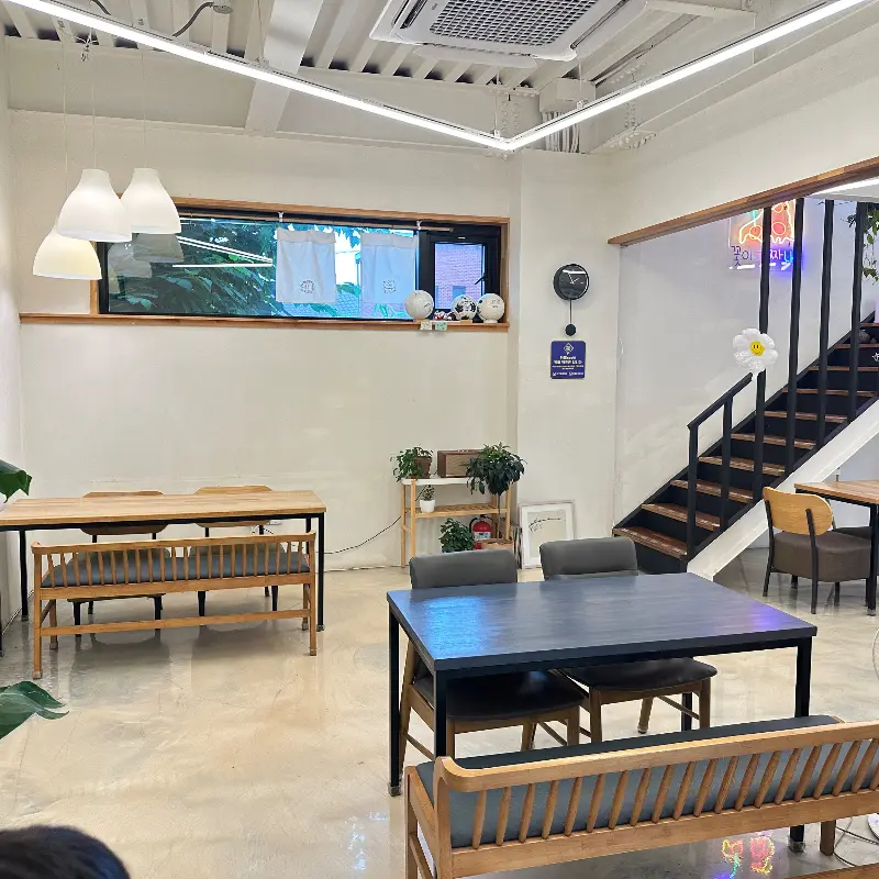 카페 내부 인테리어