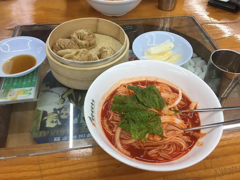 망향비빔국수와 갈비만두