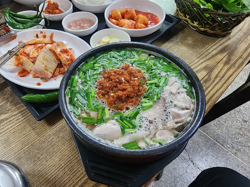 수육과 곁들임 찬