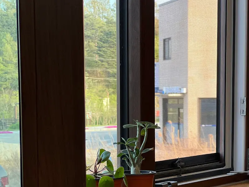 봄베이키친 창밖 풍경