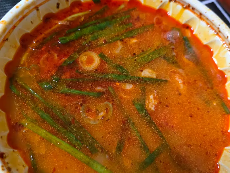 매콤한 양념이 매력적인 부추무침