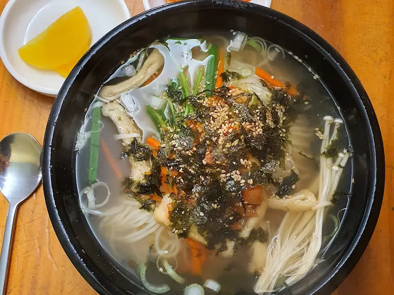 푸짐한 양을 자랑하는 잔치국수