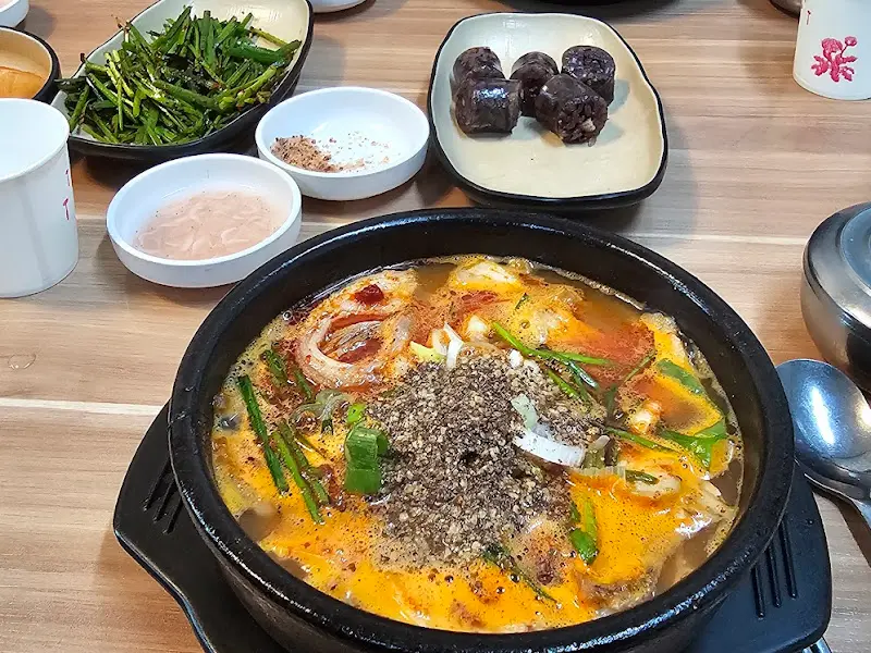 얼큰순대국 한 상 차림