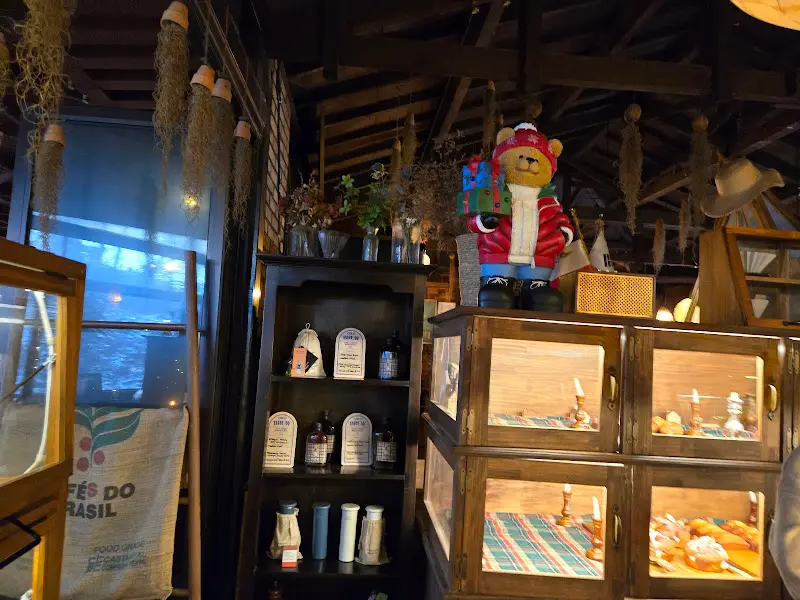 터프이너프로스터스 내부 인테리어