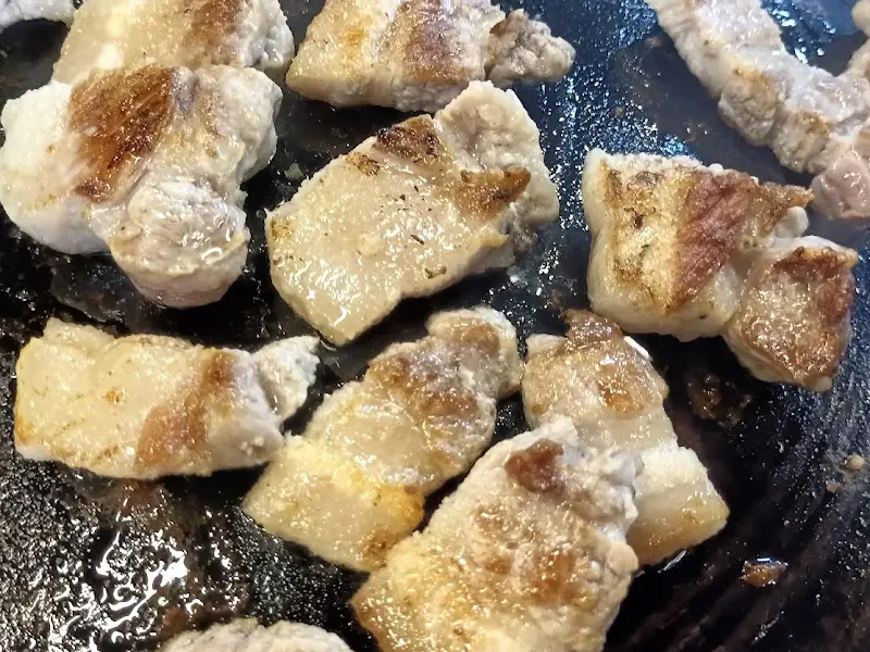 잘 익은 삼겹살 단면