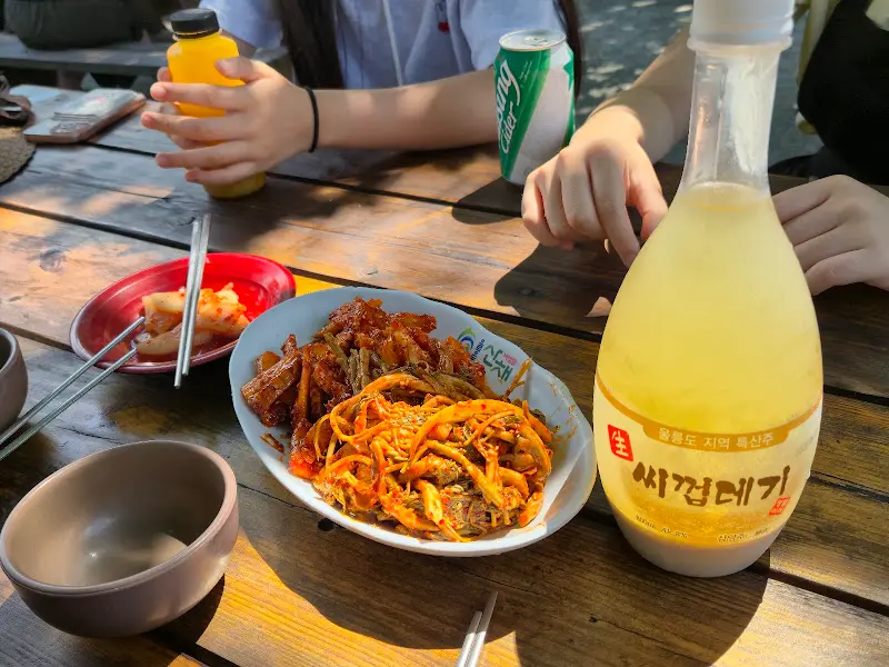 씨껍데기술과 더덕무침