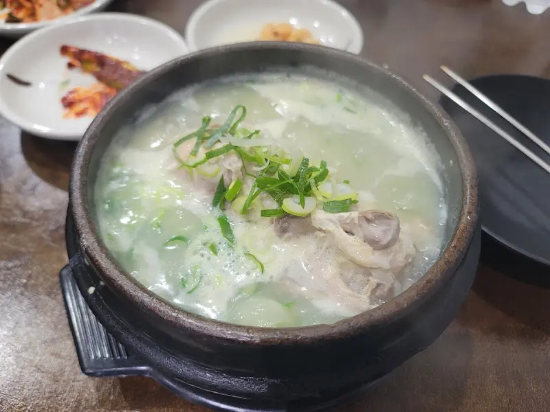 꽃밭식당 삼계탕 근접샷
