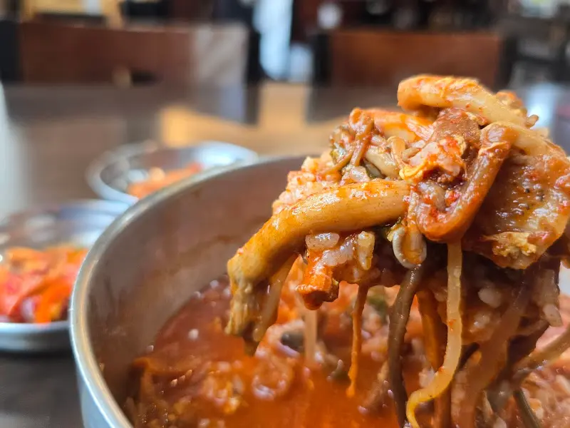 숟가락 가득 육개장