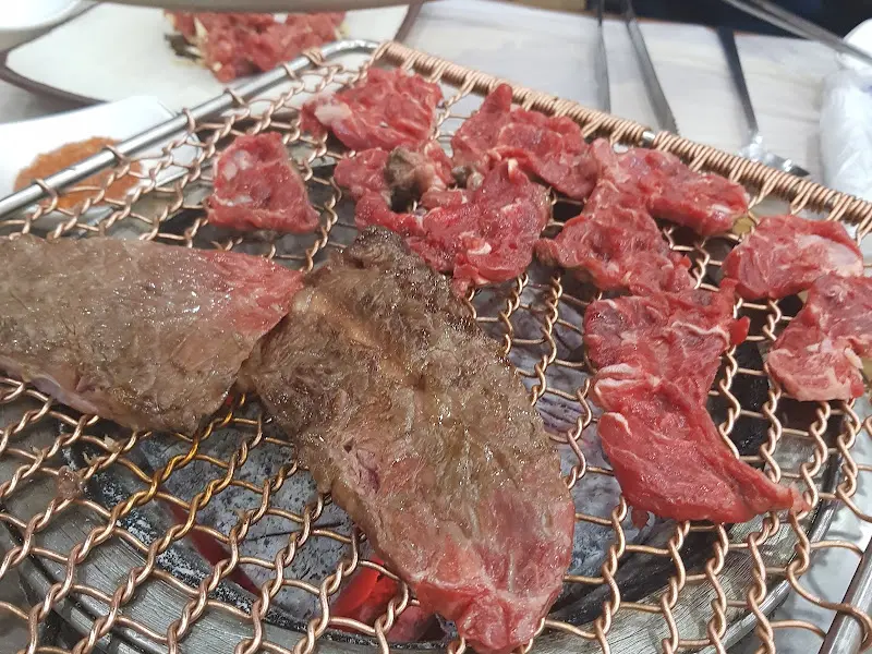 육즙 가득 한우