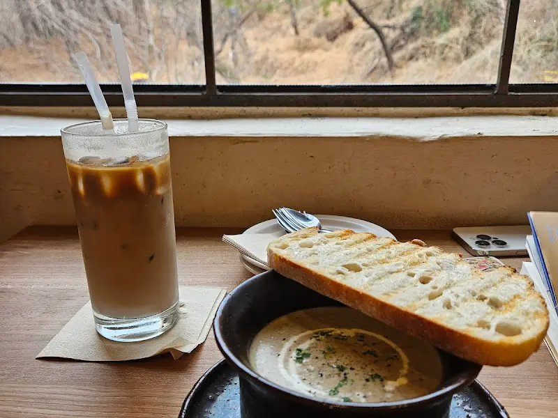 양송이 스프와 아이스 라떼