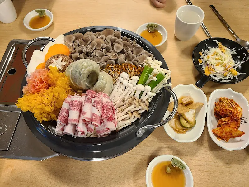 푸짐한 버섯전골 한상차림