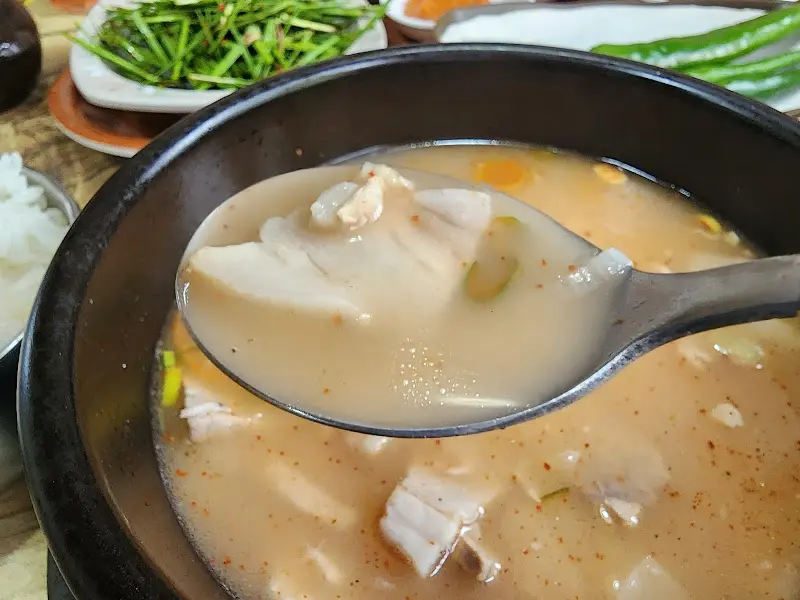 얼큰한 뼈해장국