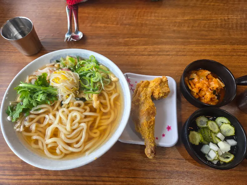 닭튀김 우동 한상차림