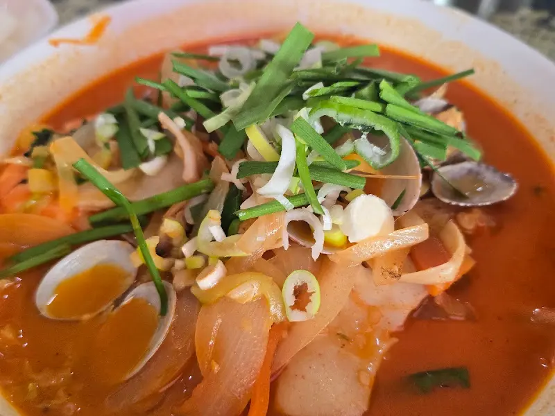 푸짐한 해산물이 들어간 용궁짬뽕