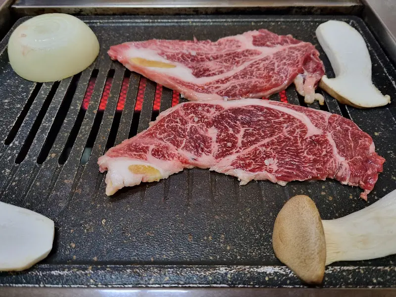 잘 구워진 한우