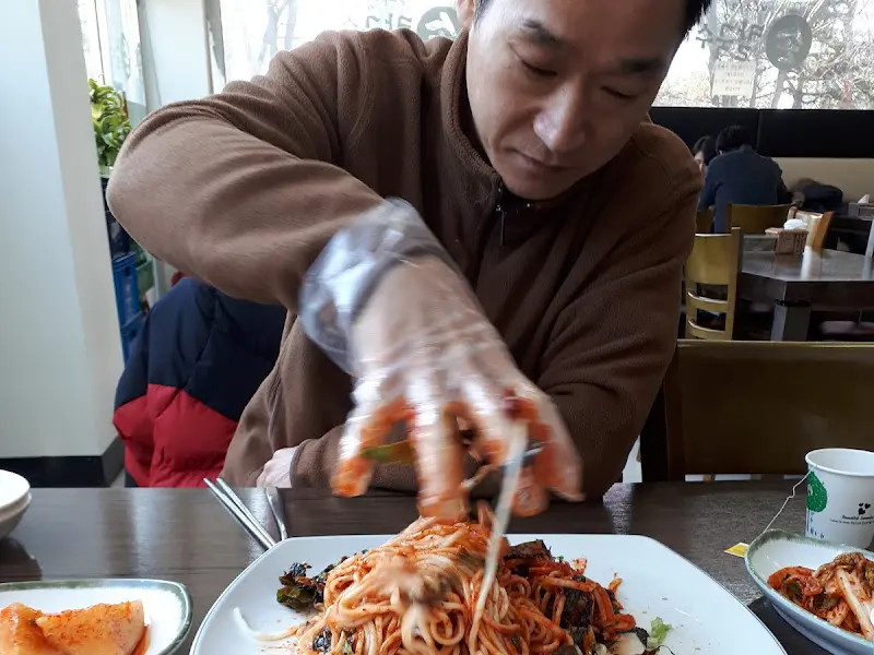 비빔국수 먹기