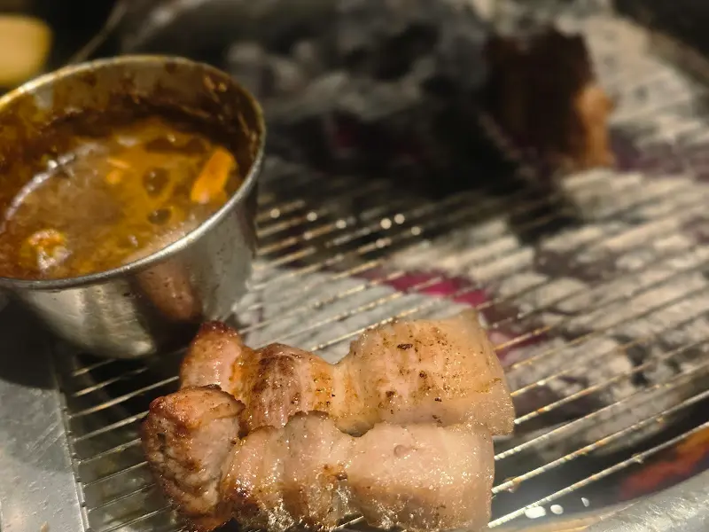 멜젓에 찍은 고기