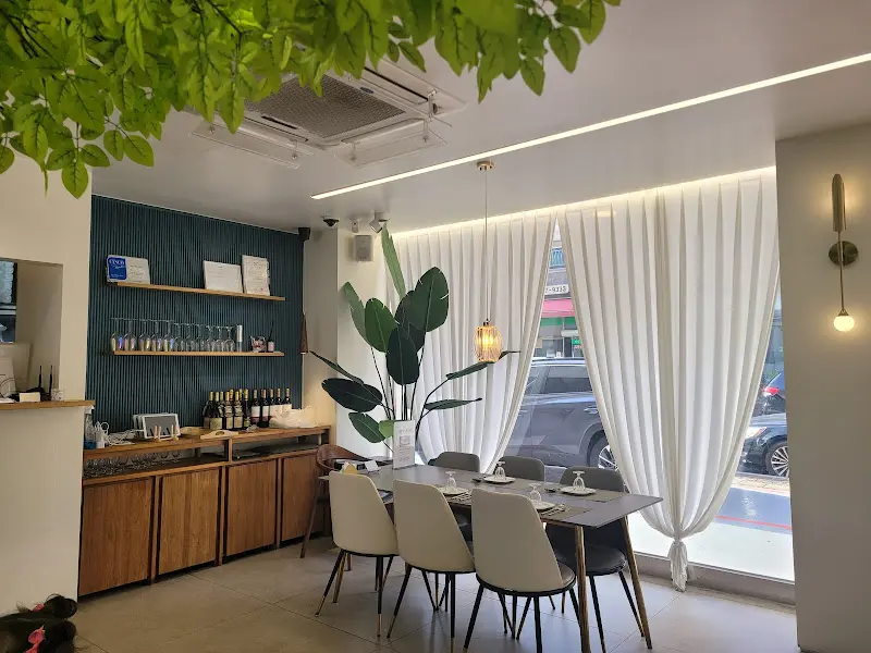 깔끔하고 모던한 분위기의 비다벨로 내부