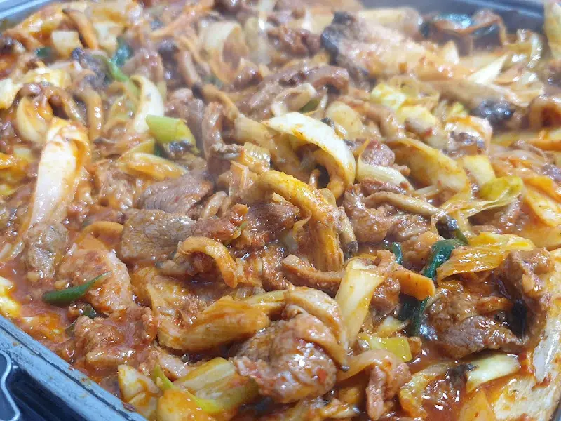 깻잎과 함께 싸 먹는 오리고기