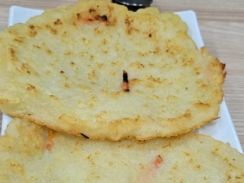 노릇노릇하게 구워진 감자전