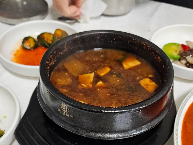 깊고 구수한 맛이 일품인 된장찌개