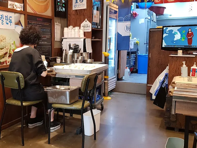 분주한 주방 풍경