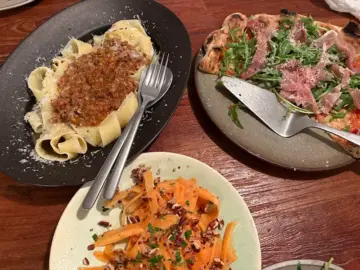 돌아나오는 발길마저 사로잡는 창원, 그 깊은 맛의 화덕피자 명가