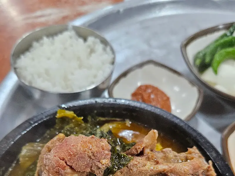 홍천뚝배기 뼈해장국과 밥