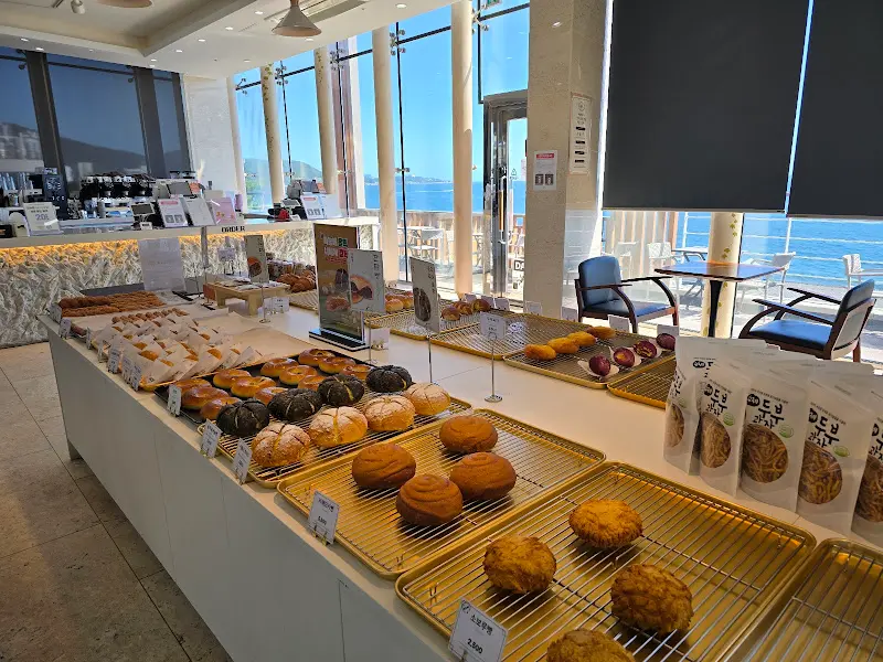 해월당 빵 진열대