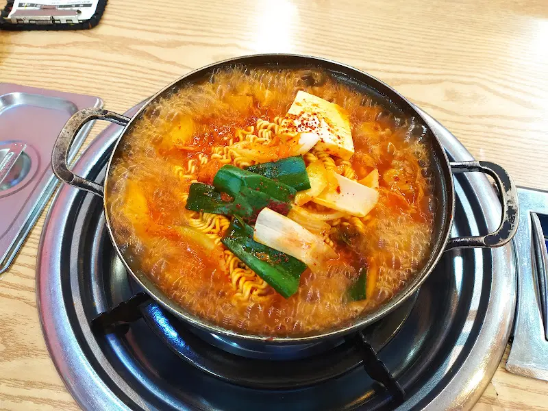 보글보글 끓는 김치찌개
