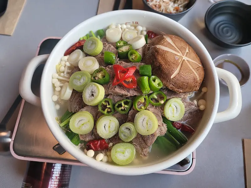 푸짐한 양의 전골 요리