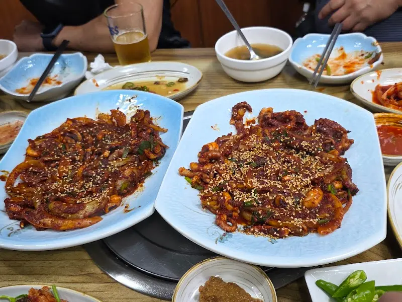 푸짐한 낙지 볶음