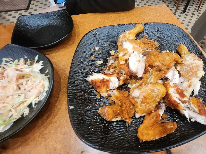 먹음직스러운 마늘통닭 한상차림