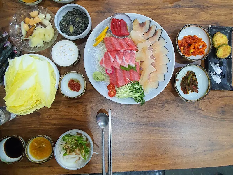 푸짐하게 차려진 한 상, 보기만 해도 행복해지는 비주얼