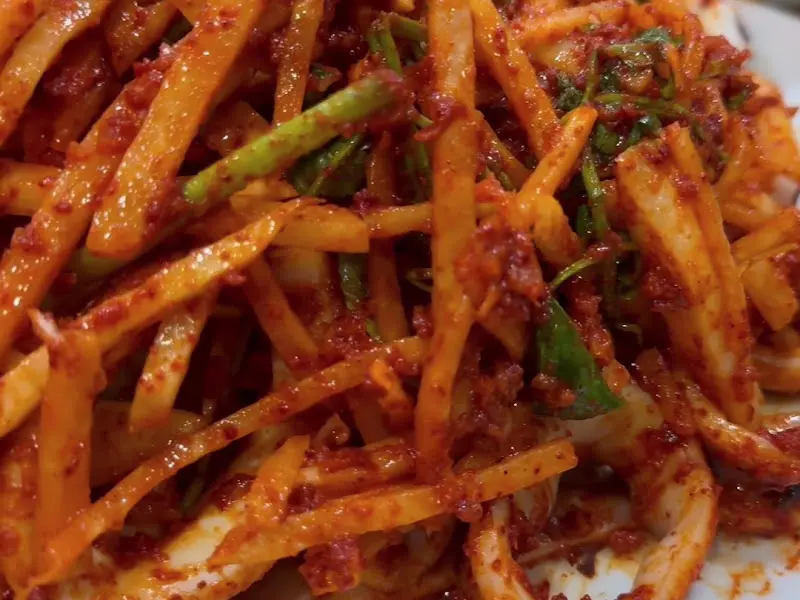 매콤한 오징어 볶음 클로즈업 샷