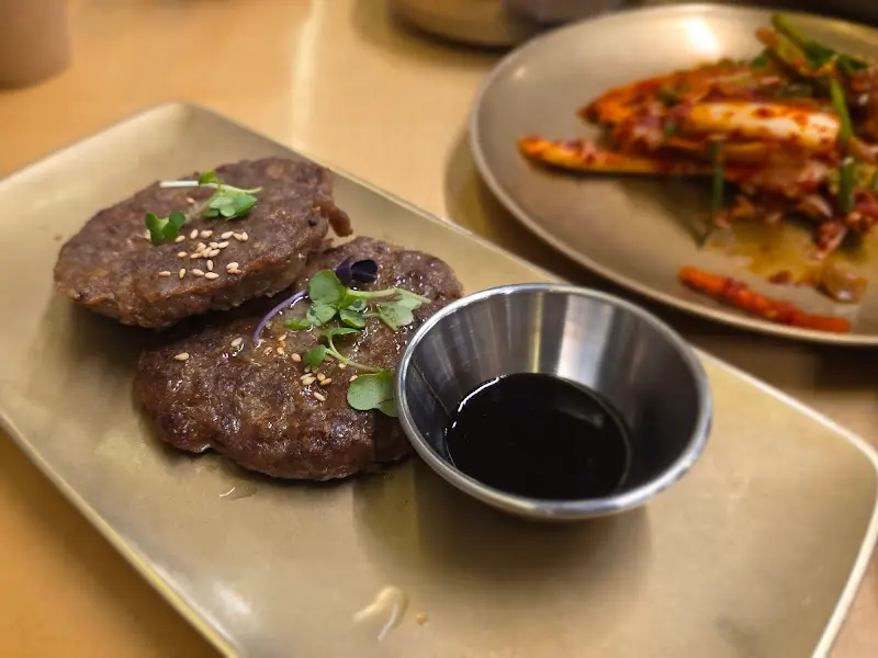 후식으로 제공되는 떡갈비