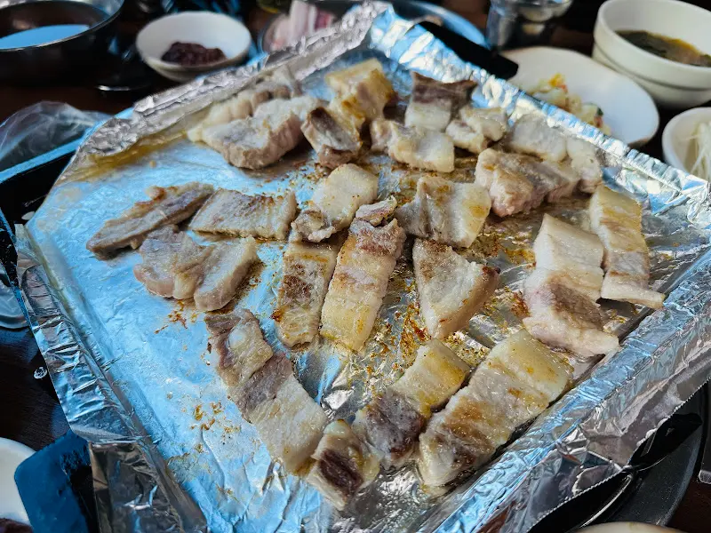 노릇노릇 구워진 삼겹살