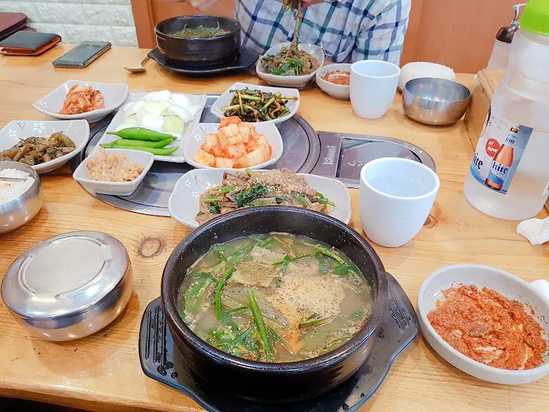 천수정의 푸짐한 한 상 차림