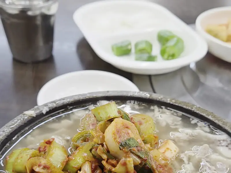 파다대기를 듬뿍 넣은 순대국밥