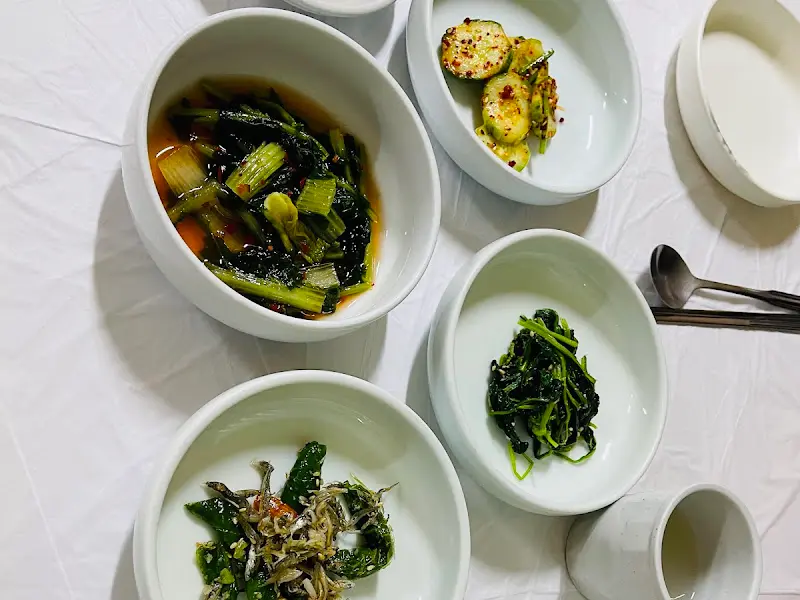 다채로운 반찬들