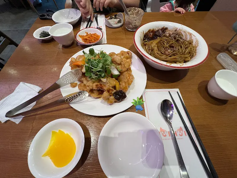 탕수육과 짜장면 한상차림