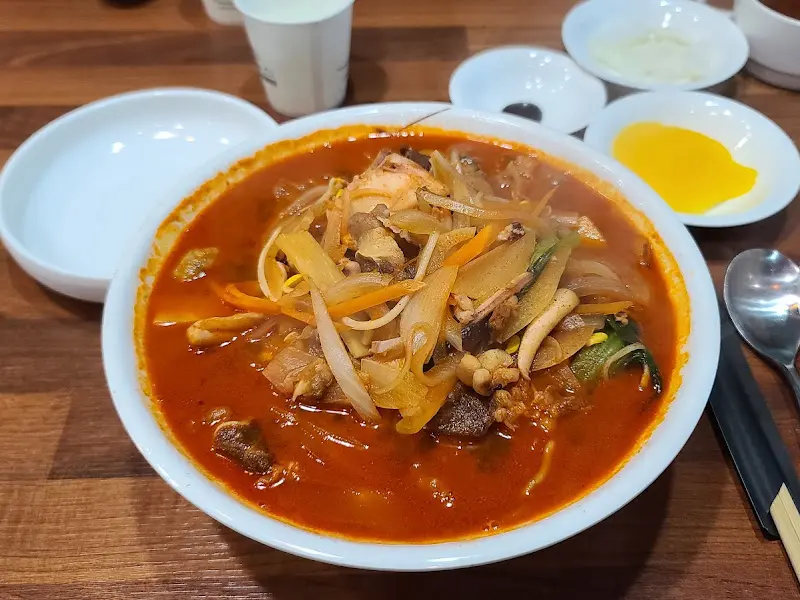 푸짐한 짬뽕 한 그릇