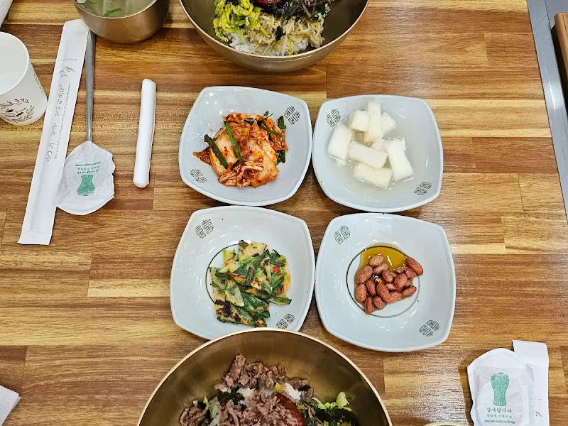 비빔밥과 반찬