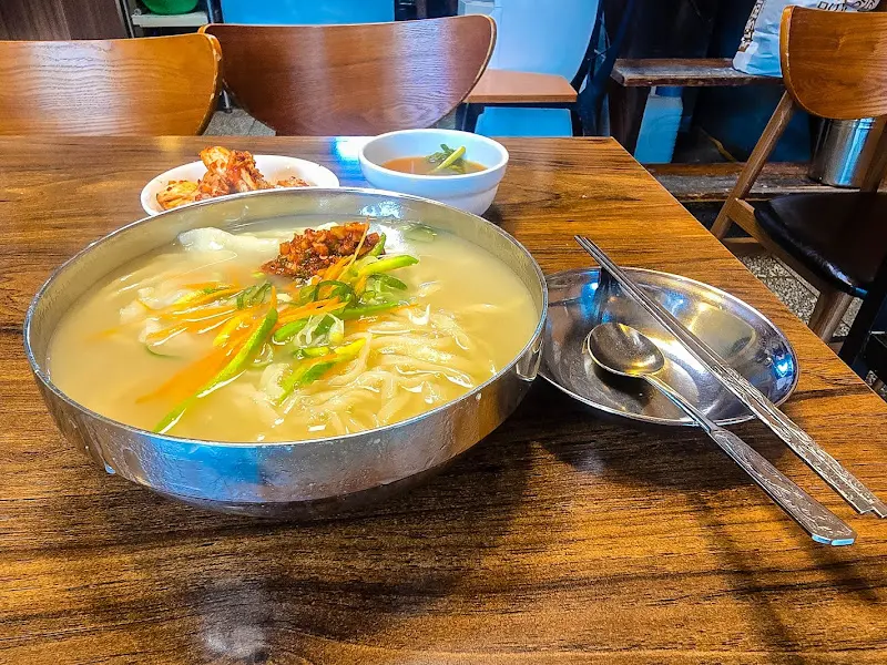 만두칼국수 전체샷