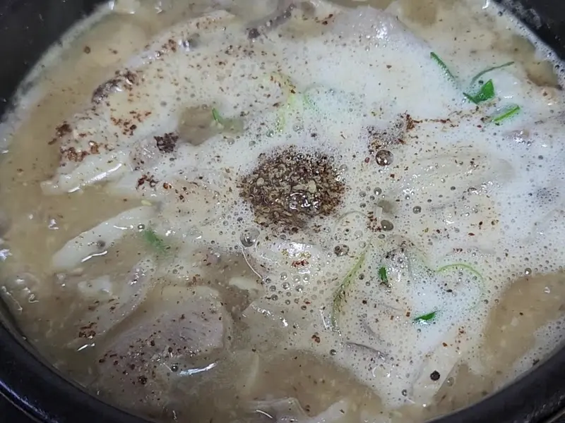 얼큰순대국의 얼큰한 국물