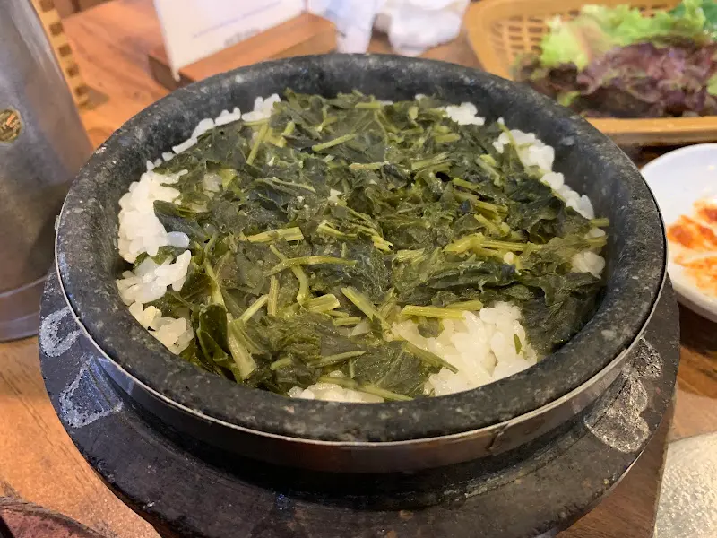 돌솥에 담겨 나온 밥