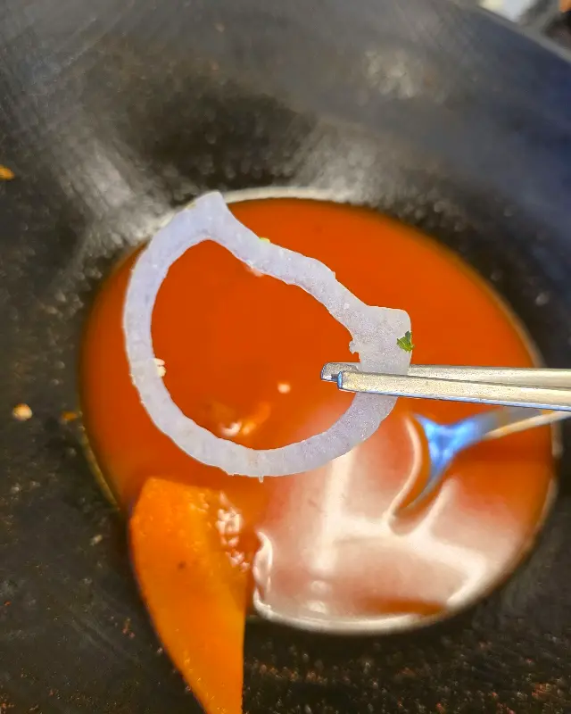 푸짐한 해산물이 들어간 짬뽕